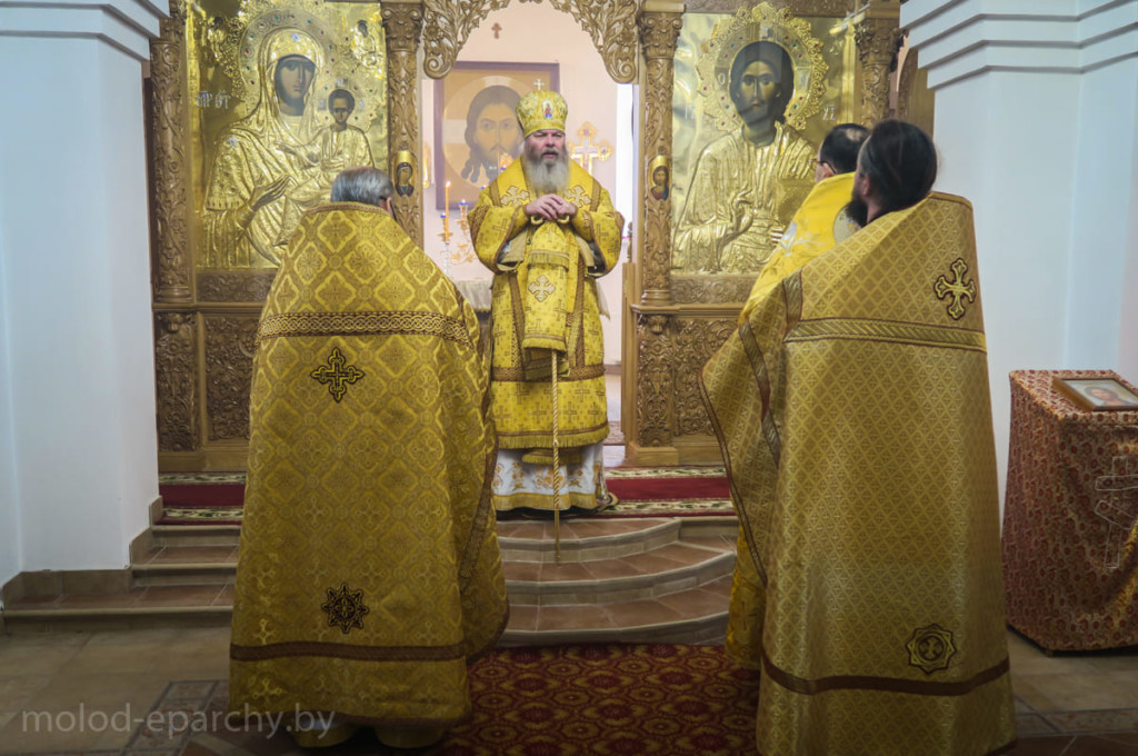 Епископ Павел возглавил Литургию в Воскресенском храме города Столбцы