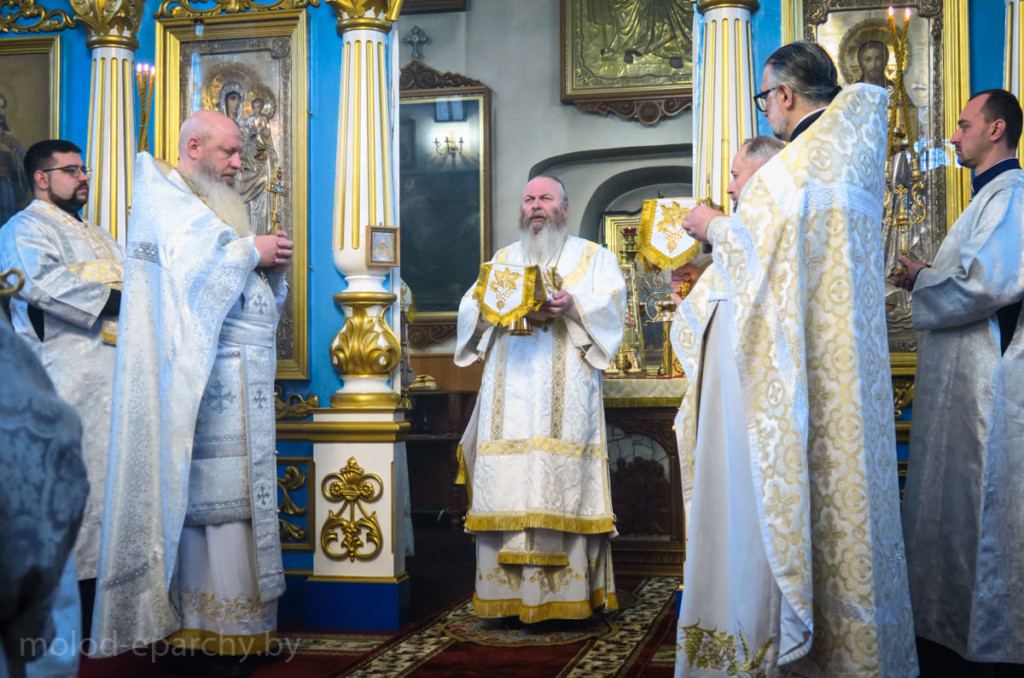 Епископ Павел возглавил Литургию в соборе Святой праведной Анны города Столбцы