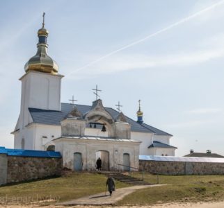 В Неделю 4-ю Великого поста епископ Павел совершил Литургию в д. Новый Свержень