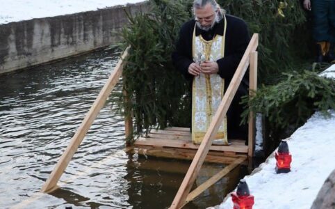 Иерей Георгий Курьян совершил освящение Крещенской купели