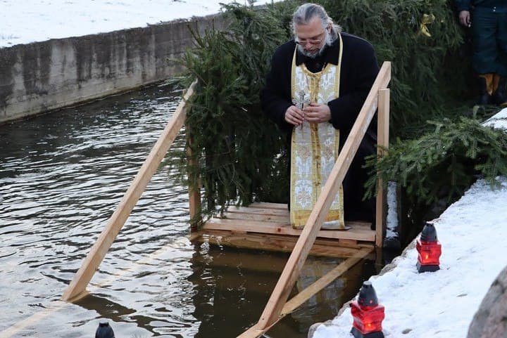 Иерей Георгий Курьян совершил освящение Крещенской купели