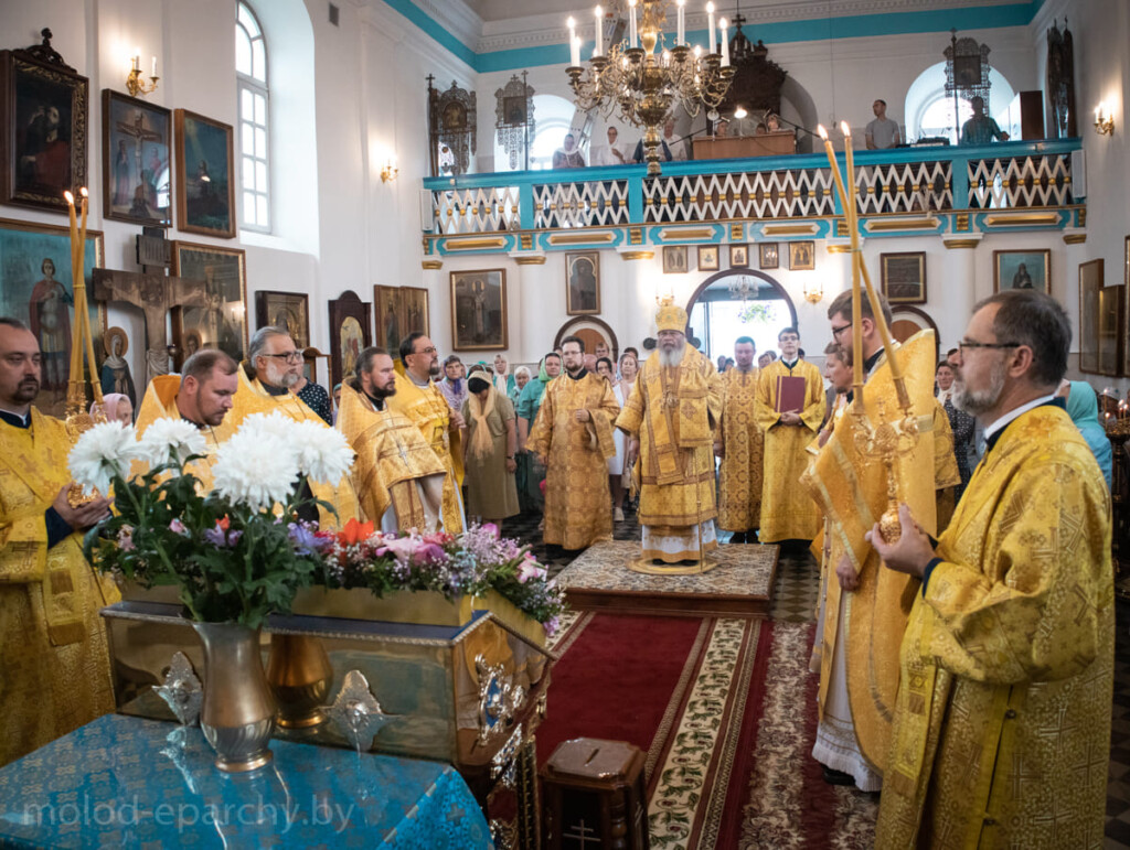 Епископ Павел возглавил Литургию в кафедральном соборе Св. праведной Анны