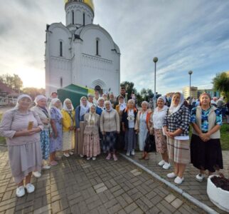 Прихожане кафедрального собора святой Анны приняли участие в торжествах по случаю явления Минской иконы Божией Матери