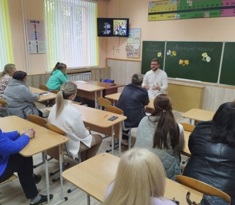 Иерей Алексей Кручко принял участие в родительском собрании