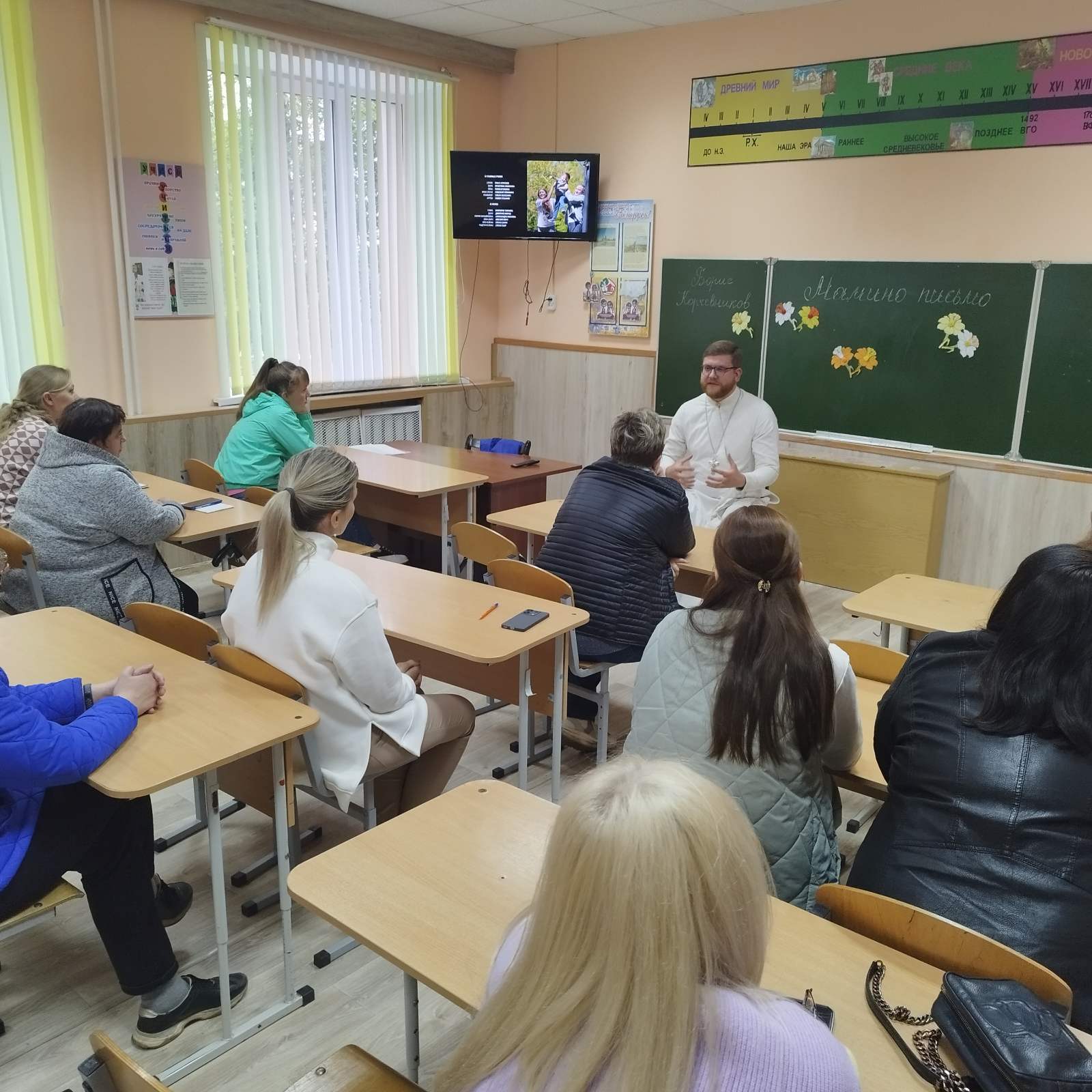Иерей Алексей Кручко принял участие в родительском собрании