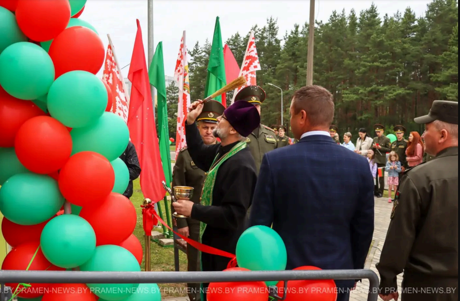 Протоиерей Александр Мартинчик освятил новое арендное жильё