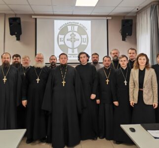 Иерей Алексей Кручко принял участие в работе круглого стола