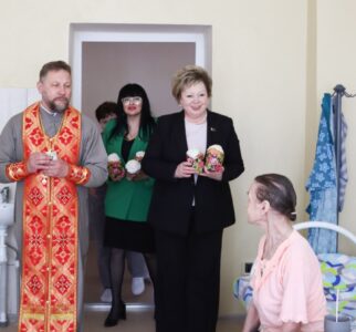 Представители Церкви и Столбцовского райисполкома посетили Деревнянскую больницу сестринского ухода