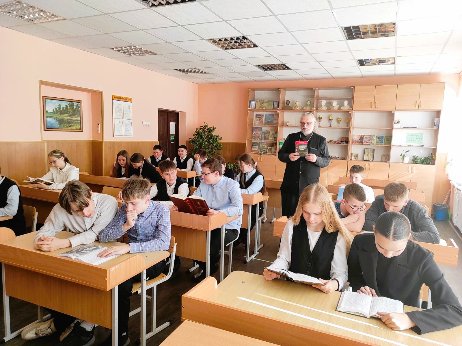 Иерей Георгий Курьян провел урок-беседу в Заямновской школе
