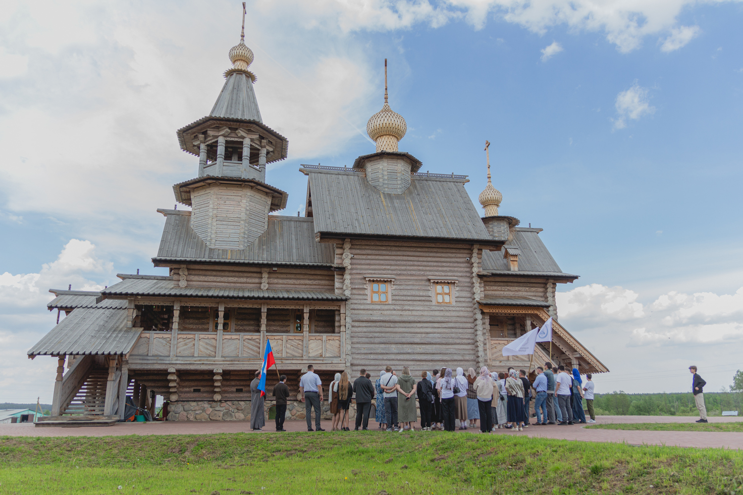 Состоялся молодёжный автопробег по святыням Молодечненской епархии