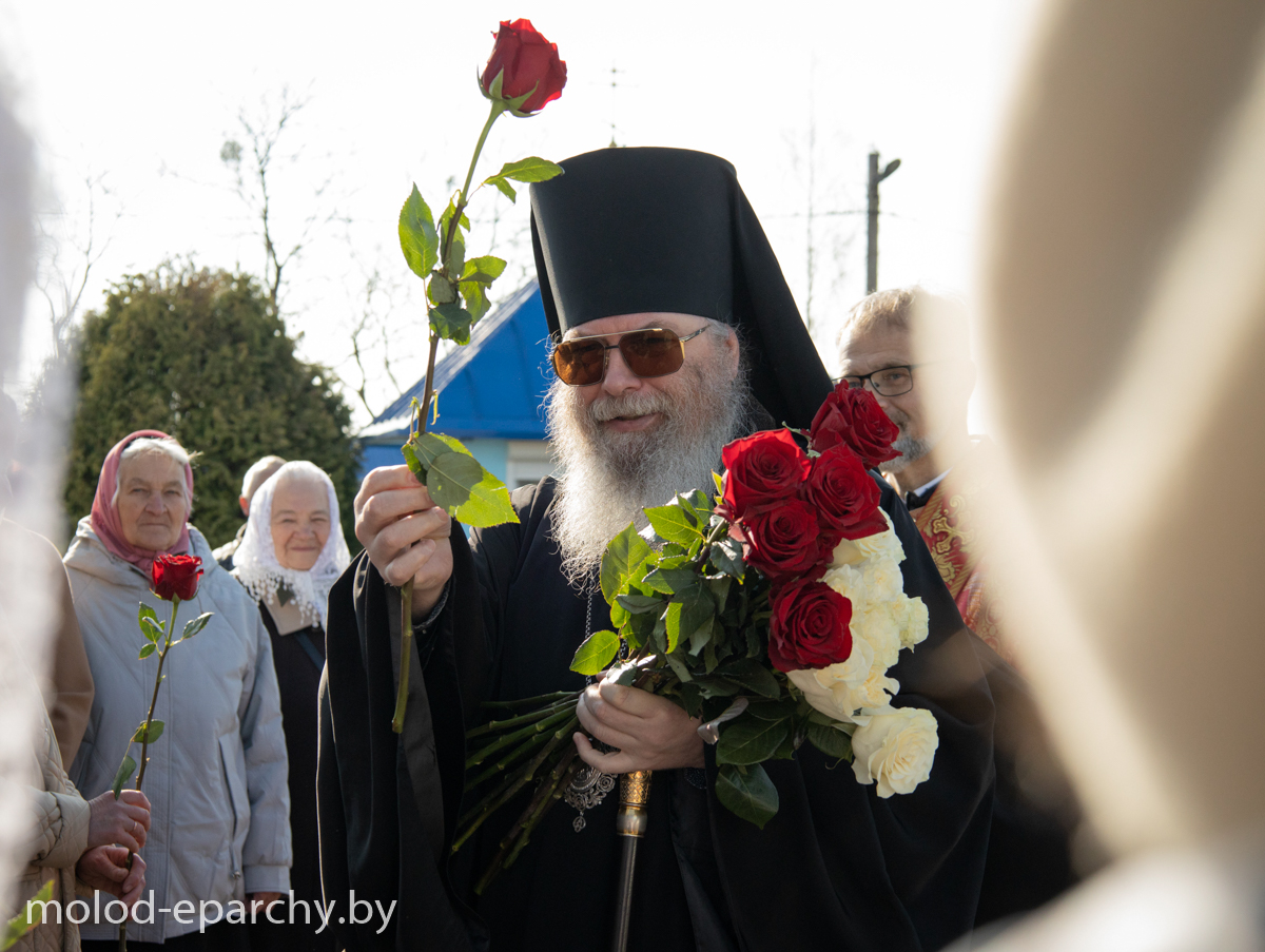 Епископ Павел совершил Литургию в кафедральном соборе праведной Анны города Столбцы