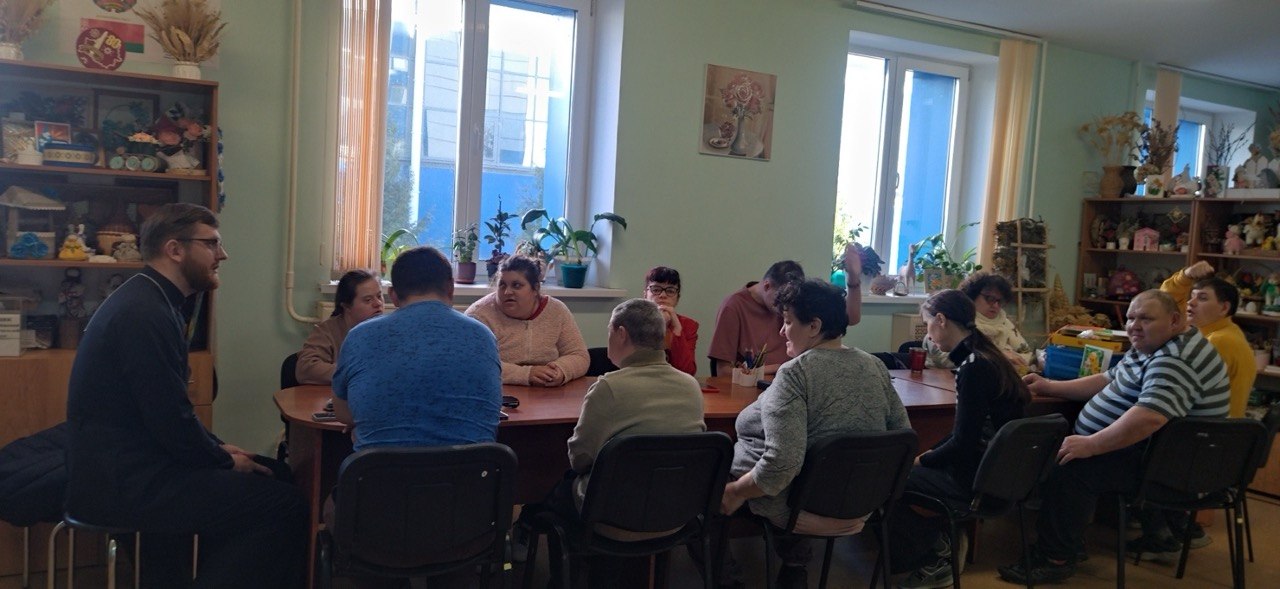 Встреча священника с подопечными Столбцовского ТЦСОН