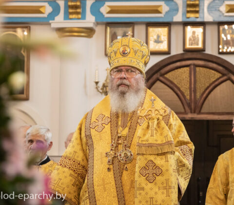 В Неделю 14-ю по Пятидесятнице епископ Павел совершил Литургию в кафедральном соборе святой праведной Анны г. Столбцы.