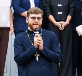 Иерей Алексей Кручко принял участие в торжественной линейке, посвященной Дню знаний