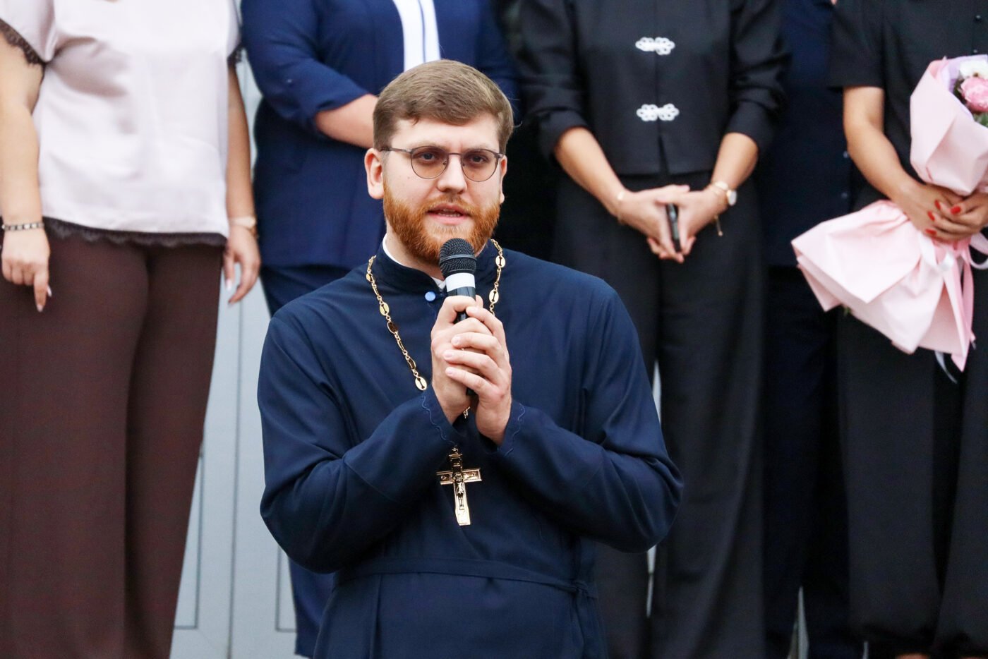 Иерей Алексей Кручко принял участие в торжественной линейке, посвященной Дню знаний